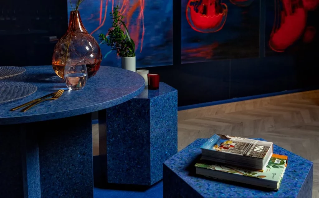 Desechos plásticos convertidos en muebles de diseño para interior