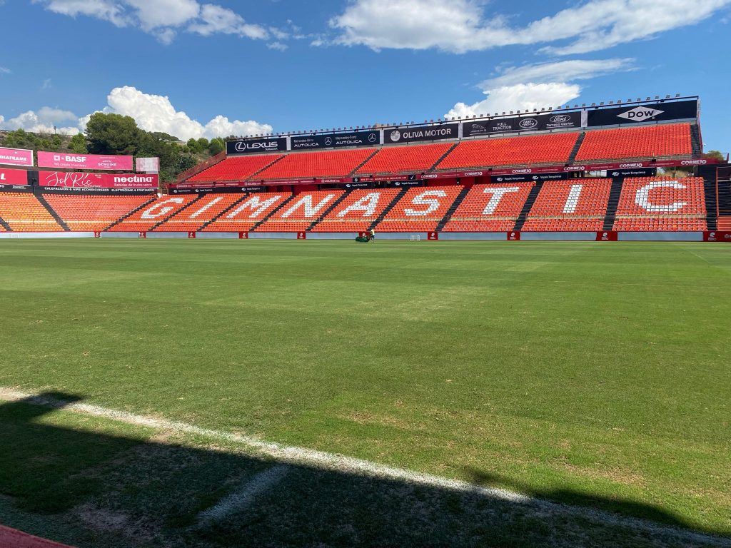 El Nuevo Campo de Fútbol del Gimnastic en Tarragona: Una Renovación Vanguardista